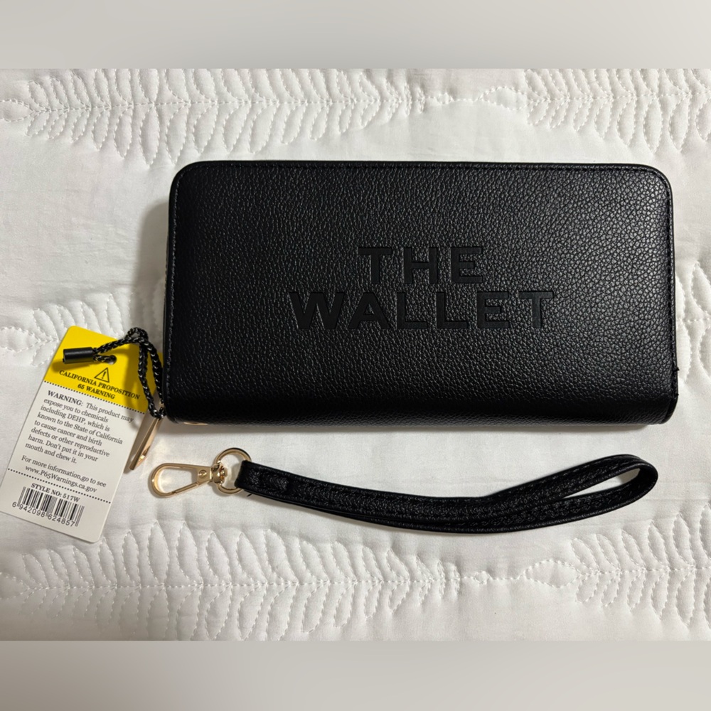 NWT Black Zipper Wallet/Wristlet